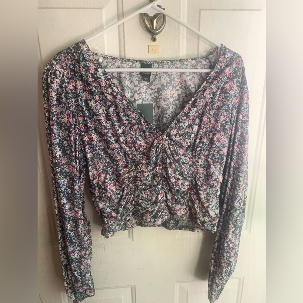 Wild Fable cropped, ruffle top. Size L